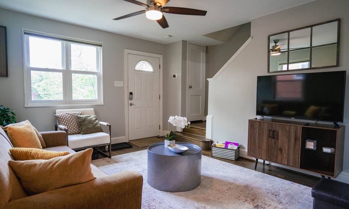 Southeast House | 3BR DC Retreat - Close to National Mall, Sports & Concerts