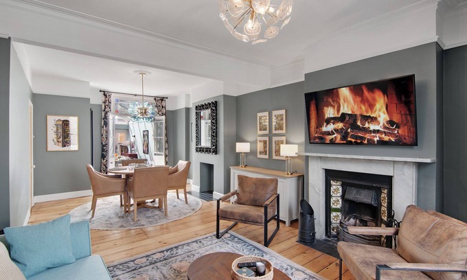 Norwich House | 3BR Georgian Home | BBQ Garden | Parking | Central