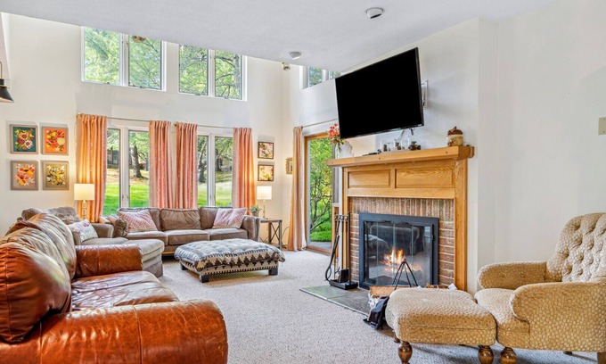 Quechee Condo | 3BR, Gorgeous Golf Course Views! | Coach Road 11B