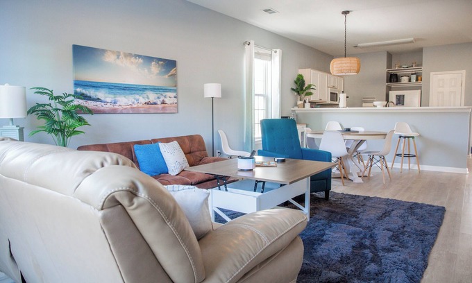 Sunset Beach Condo | 3BR/Ground level/Golf course/5miles to beach