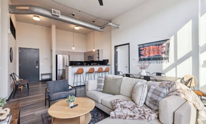 Fairmount Apartment | 3BR, Gym, Game Room, Rooftop | Urban Haven