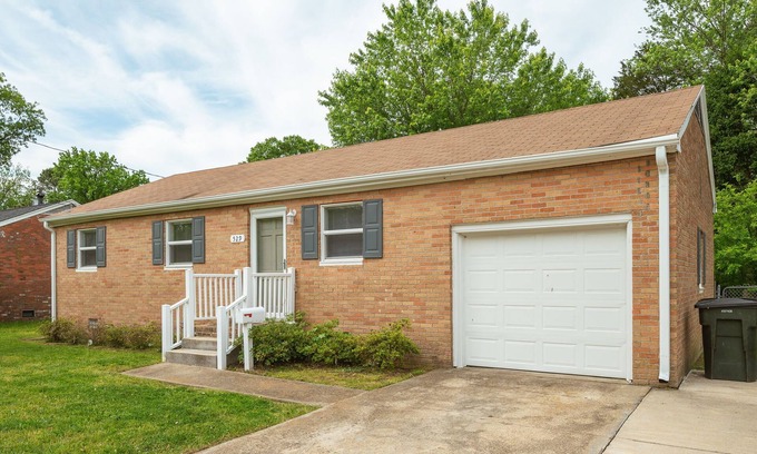 Hampton House | 3BR Hampton Home, Central to HU, and Colosseum!