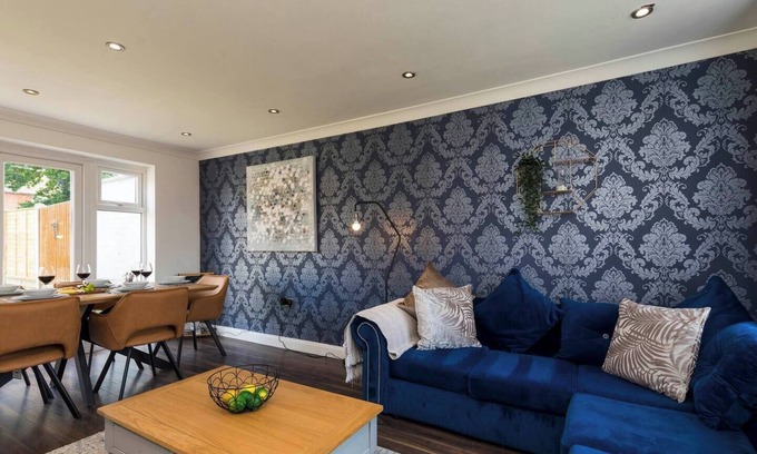 Crawley Down House | 3BR Hazel House, Crawley