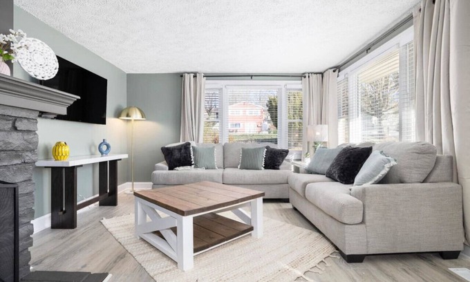 Bristol House | 3BR house minutes from speedway & downtown