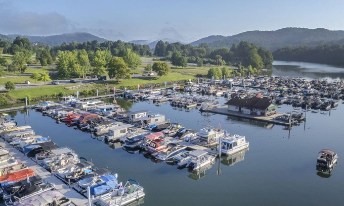 Roanoke Condo | 3BR Lake Cottage | Lake View | No Hidden Fees