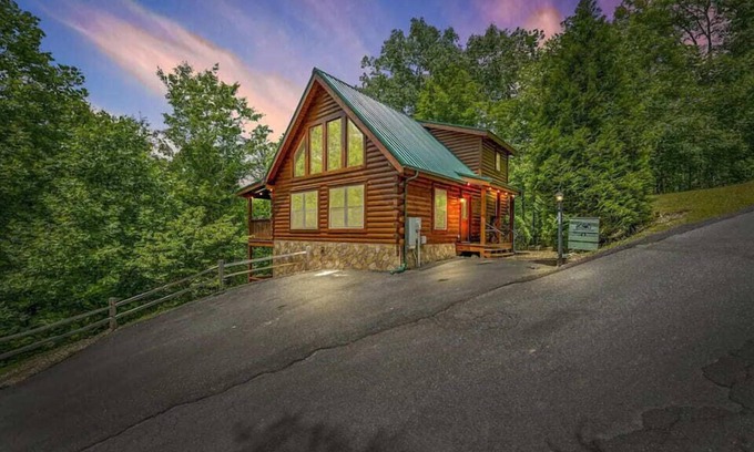 Black Bear Falls Cabin | 3BR Lodge near Downtown Gatlinburg with Game Room & Hot Tub!
