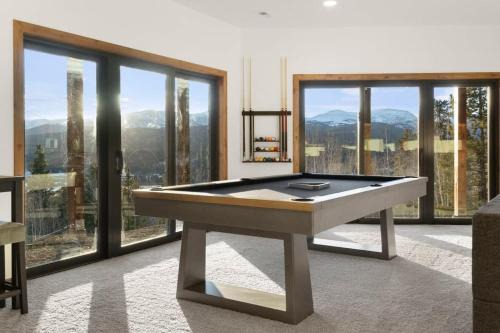 Alma House | 3BR+Loft Modern Mountain Retreat w Hot Tub