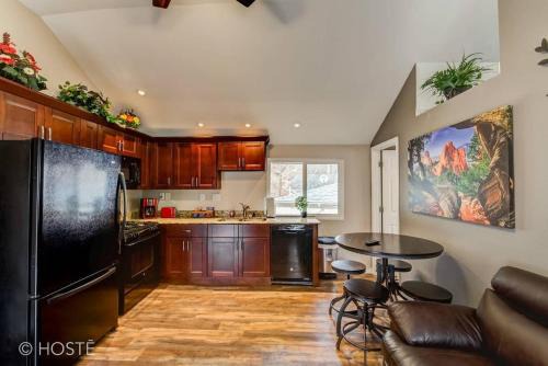 Manitou Springs House | 3BR Manitou Springs 2min to Restaurants Hot Tub
