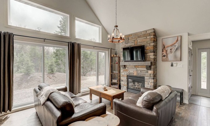Lac-Superieur House | 3BR Nature Retreat Cottage & Spa - Lac supérieur