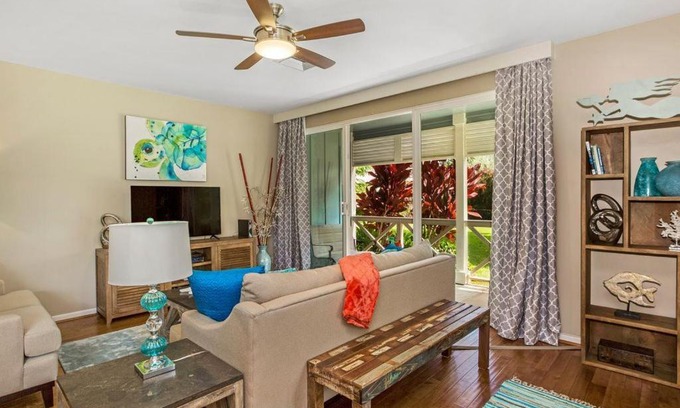 Princeville House | 3BR Nihilani Condo with AC, Pool & Close to Shops 8C