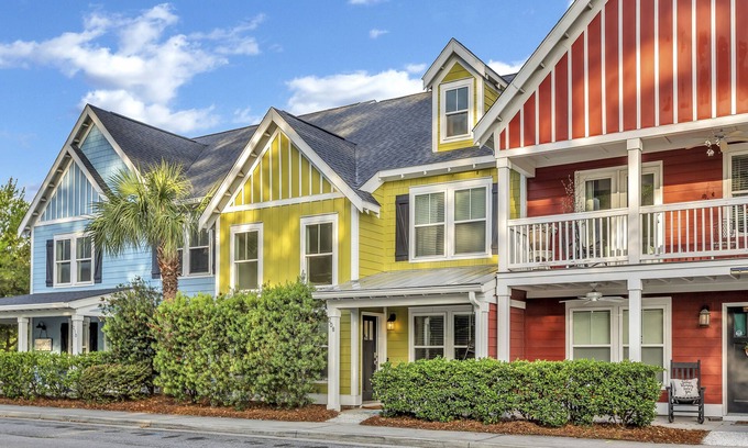 Bluffton House | - 3br Old Town Bluffton Townhome - Private Parking