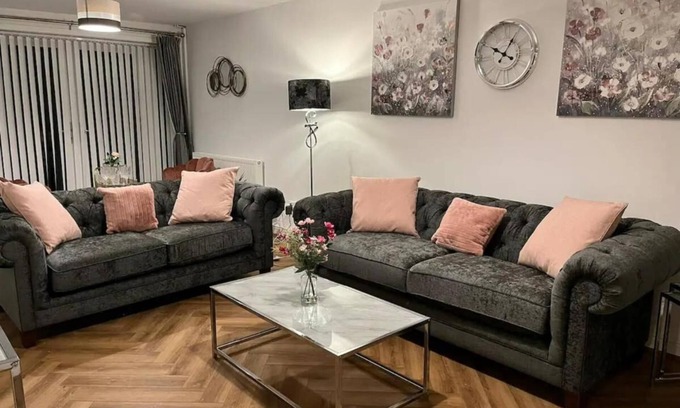 Birkenhead House | 3BR Prenton,Wirral close to Liverpool,Chester&local beachesn4xTvs,fastWIFI