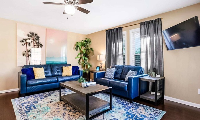 Rosedale House | 3BR|PrimeLocation|Near KUMED+Plaza|Sleeps 9