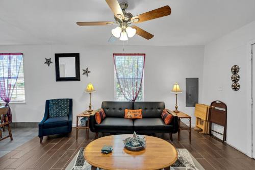 Gert Town House | 3br Retreat With Backyard In Mid-city