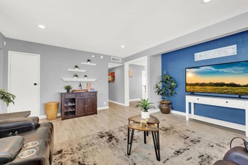 Paradise House | 3BR Retreat with BBQ, Pool and Close to Las Vegas Fun