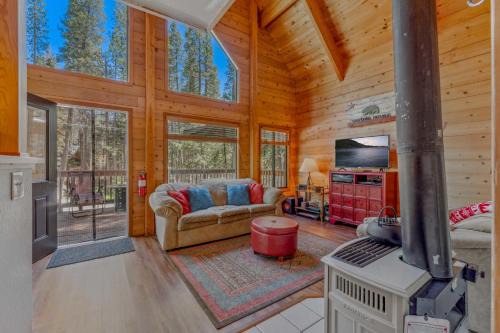 Pla-Vada Woodlands House | 3BR Soda Springs Ski & Lake Getaway