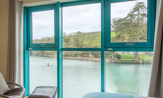 Kingsbridge Apartment | 3BR spacious waterfront apartment in Kingsbridge (sleeps 6)