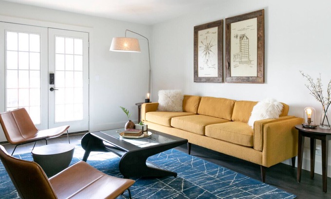 Rutledge Hill Apartment | 3BR Suite: DT Nash, Full Kitchen & Living Room