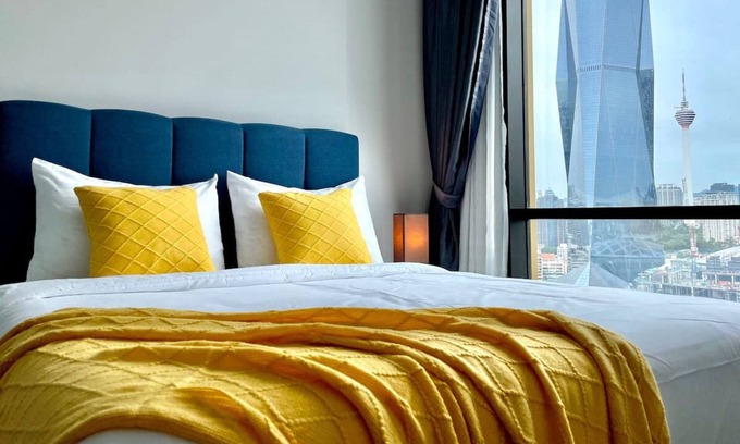 City Centre Apartment | 3BR Suite KLCC View w/balcony, Nflx & 2 Parking
