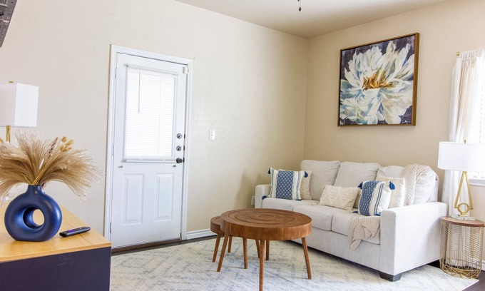 Killeen House | 3BR Townhome w/King bed, Workspace & Playroom, Fast WiFi, Close to Fort Cavazos