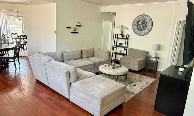 Medical Center District House | 3BR Townhouse with pool in Medical Center