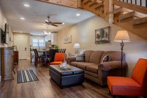 Branson House | 3BR WALK-IN with Loft - Pool - Lake Access - FREE TICKETS INCLUDED - RH230B