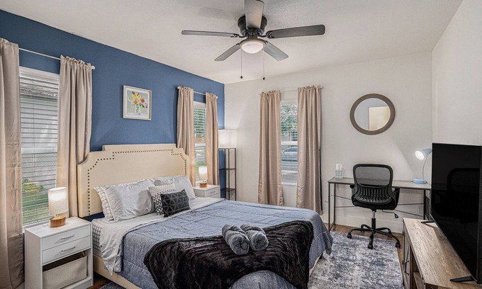 Edison House | 3BR with 300 Mbps WiFi & Nugget Ice Maker - Perfect for Groups & Business Travel