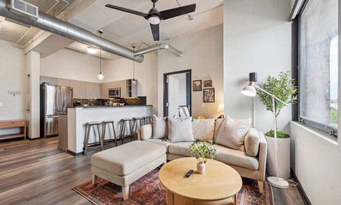 Fairmount Apartment | 3BR with Gym, Game Rm, Rooftop | The Chestnut Apt