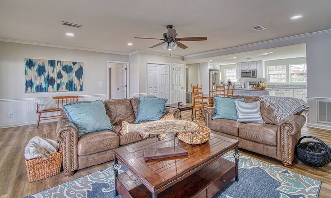 Inman House | 3br2ba lake front home on Lake Bowen close to TIEC, Wofford College and more!