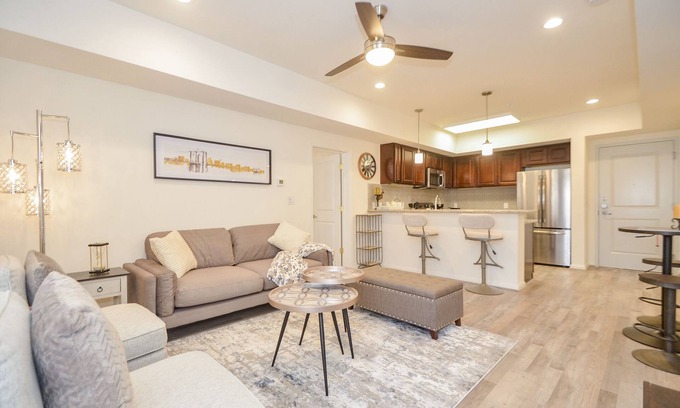 Katy Condo | 3C| Charm in the City| Stylish home in Gated Complex