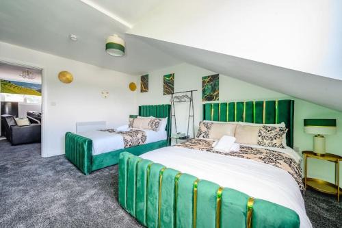 Batley Apartment | -3F421- For your Relaxed, Cosy stay, Free Parking