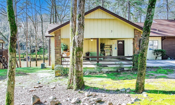 Hot Springs Village House | 3LacaLn | Lake Segovia Townhome | Sleeps 4