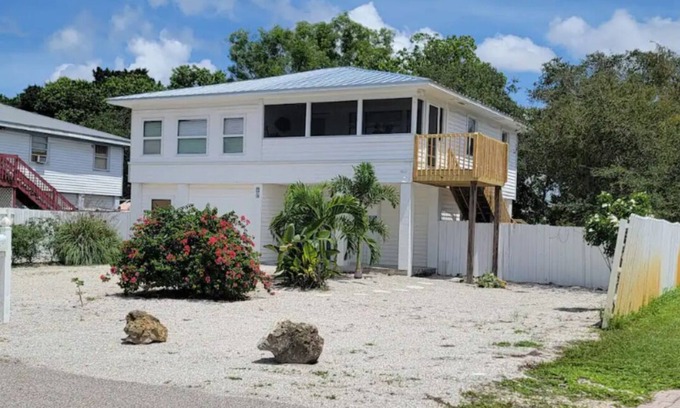 Bonita Springs Apartment | 3Mi 2 Beach Updated in 2023 Spacious Private Baths Kit Close to 20 Restaurants