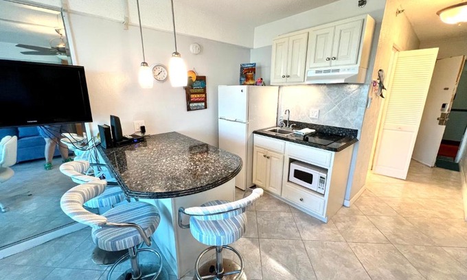 East Daytona Apartment | 3rd Floor Balcony Beach View Studio Condo in the Beach Club