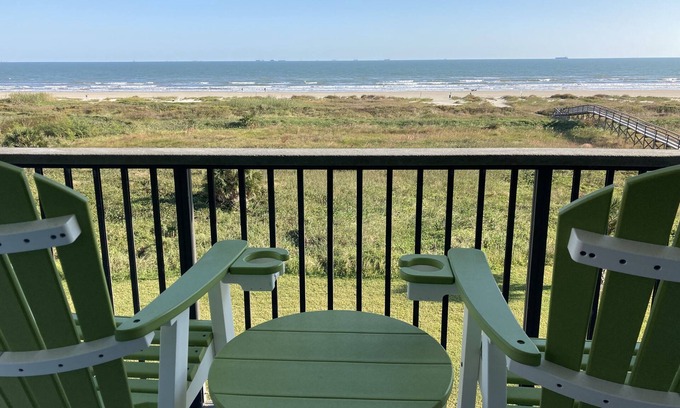 Galveston Condo | 3rd Floor Beachfront Condo with a Fantastic view of the Gulf —Sleeps 2.