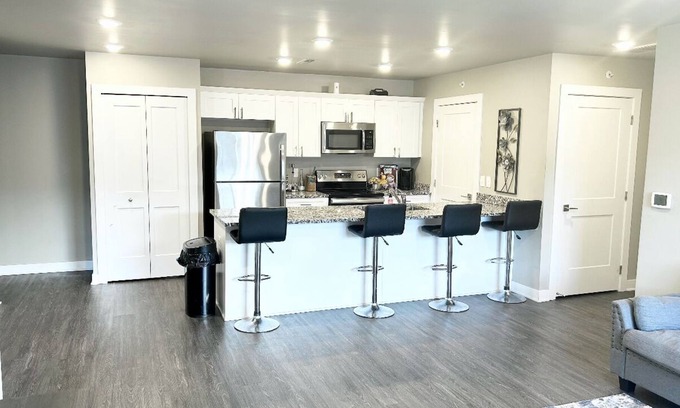 Sterling Heights Apartment | 3rd floor luxury apartment