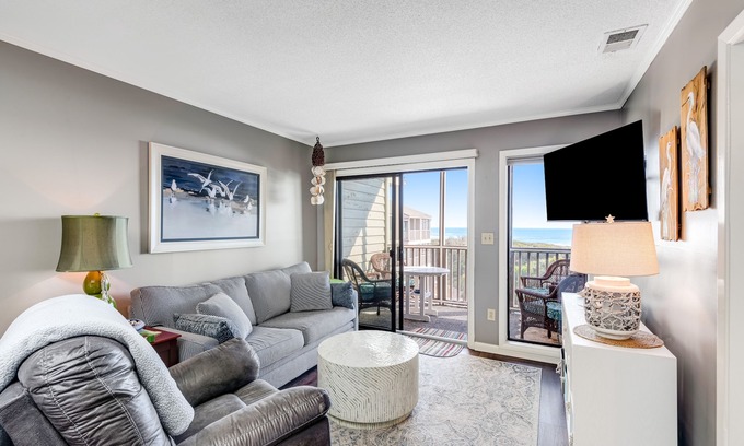 Atlantic Beach Condo | 3rd Floor Oceanfront Condo w/Great Ocean and Pool Views and Shared Pools