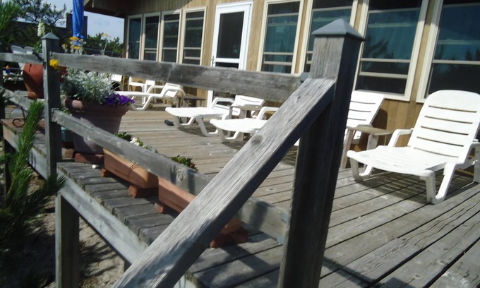Ocean Bay Park House | 3rd house from the ocean, great ocean breeze and views, quietest block in OBP