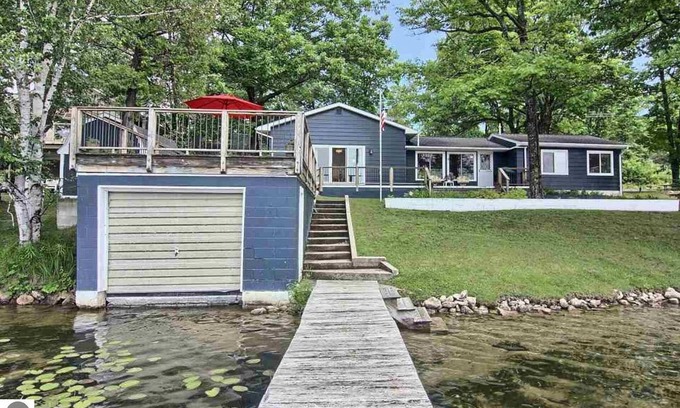 Clam River House | 3rd Night Free Oct 31-April 1: Clam Lake Cottage w/Torch Lake Access
