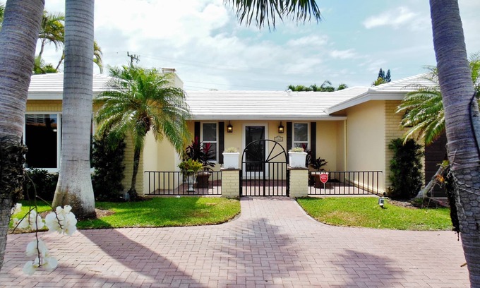 Boca Raton House | 4/3 Pool Home. Tropical, Private, Short Walk to Beach
