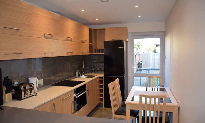 Waltham Forest House | 4/5 Bedrooms house, 2 Bathrooms, Sleeps11, 10 min. tube station