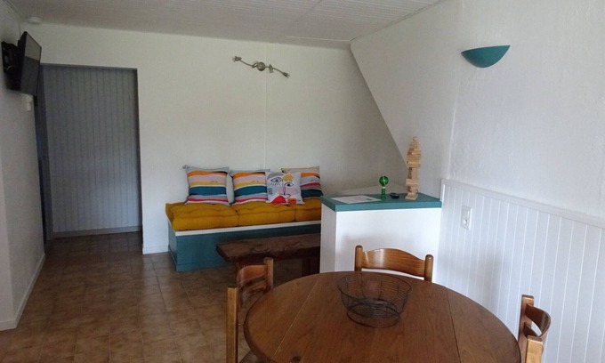 Venterol Apartment | 4/5 person south-facing gite with covered terrace & swimming pool