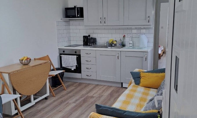 Beaumont Apartment | 4.5km City, 2km DCU & 6km Airport n1 Bedroom apartment in Dublin 9n24 /7 Bus