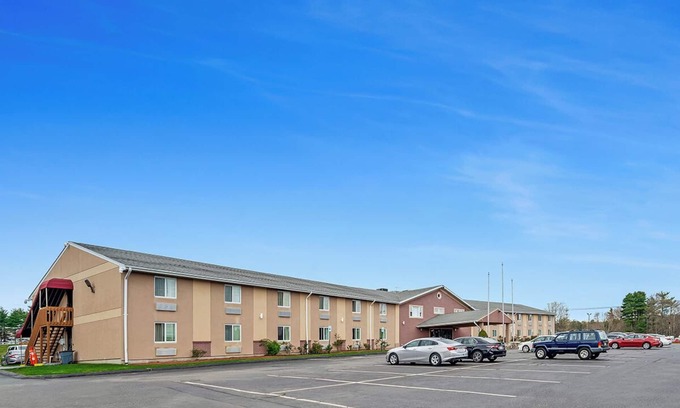 Foxboro Hotel | 4 Affordable Units Near Capron Park Zoo, Comes with FREE Parking and Breakfast!
