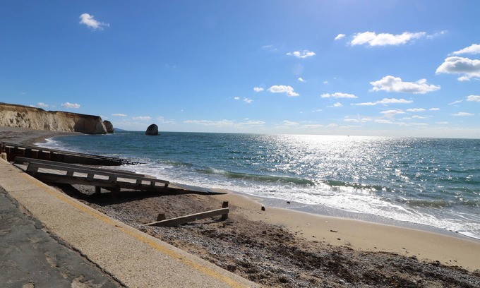 Freshwater Cottage | 4 AFTON BARNS, pet friendly, character holiday cottage in Freshwater