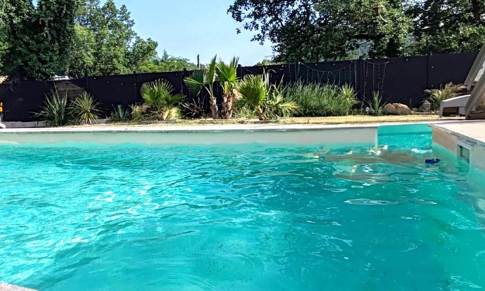 Sainte-Anastasie-sur-Issole Villa | 4-bedroom house Quiet pool