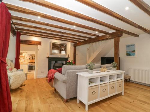 Down Thomas House | 4 Barton Cottages
