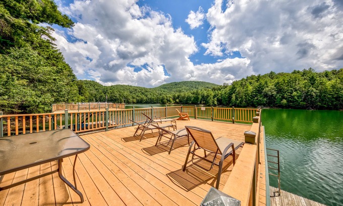 Blue Ridge House | 4 BD 3 BA lake house with dock, porch, kayaks, hot tub, Wifi, foosball & AC