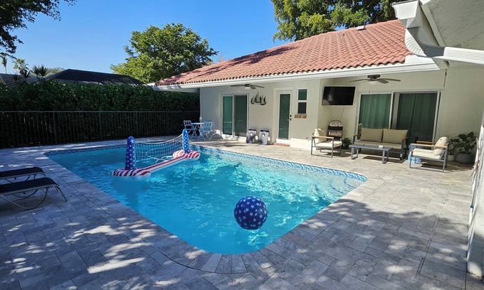 Coral Springs House | 4 BD PARADISE IN SUNNY FL WITH PRIVATE POOL.