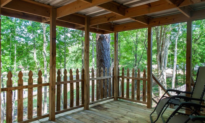 Ramer House | 4 bd rm, 2bth modular, feat. full ktch, private deck & grill at Kick Back Ranch.